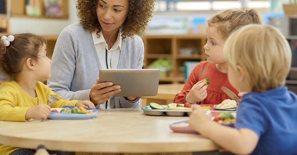What is the best way for staff to log a daily report on one shared classroom tablet?