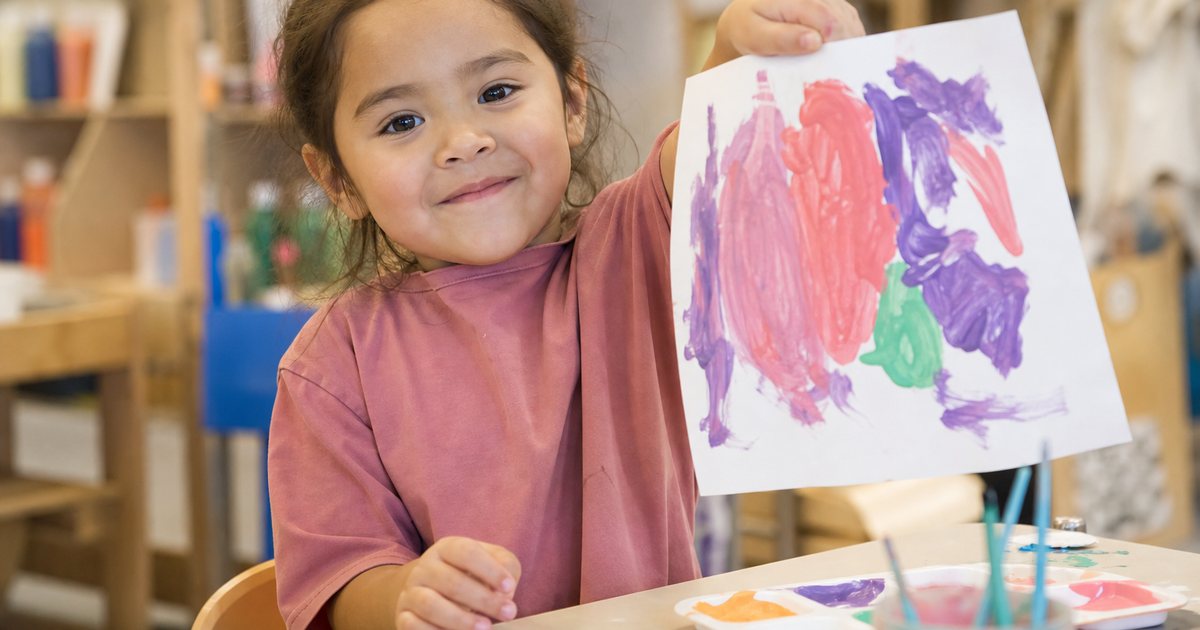 How can a preschool share daily photos with parents while keeping every child's privacy safe?