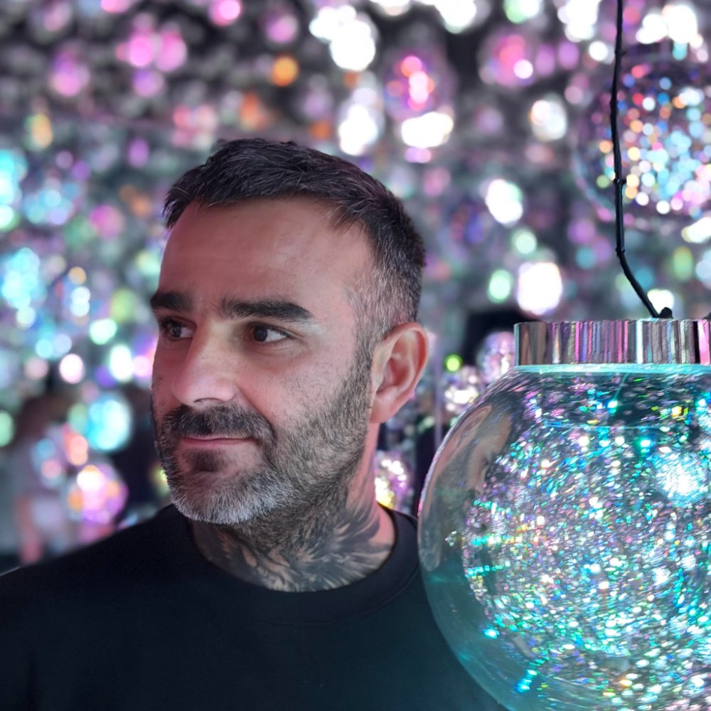 Portrait of Julien Jimenez, founder of TinyReportr